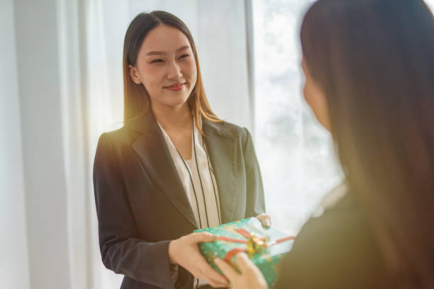 Kinh nghiệm chọn xưởng sản xuất quà tặng doanh nghiệp uy tín