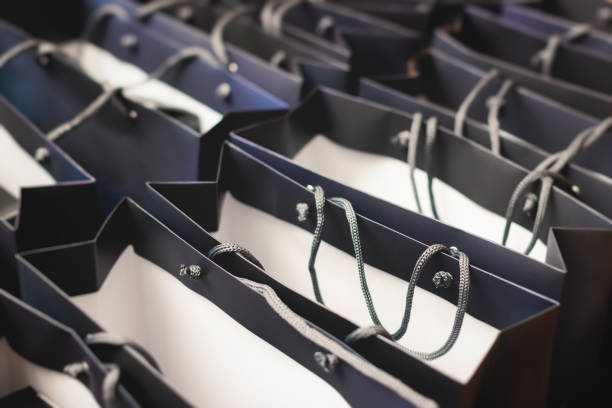 Nên đặt quà tặng doanh nghiệp tại xưởng hay qua trung gian ?