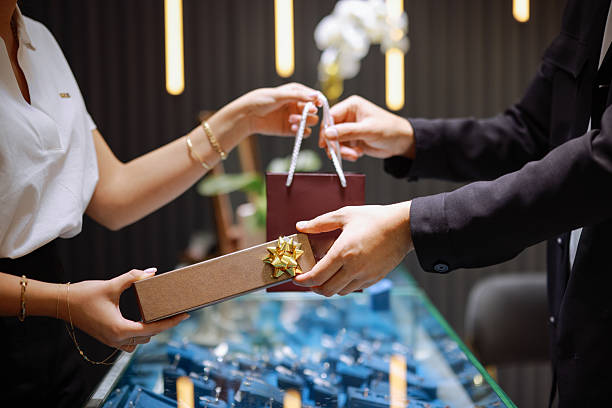 Gợi Ý Những Món Quà Giúp Gia Tăng Giá Trị Thương Hiệu Và Chăm Sóc Khách Hàng Hiệu Quả